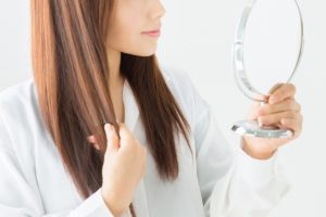 食べないような無理なダイエットは髪の毛にも悪い…
